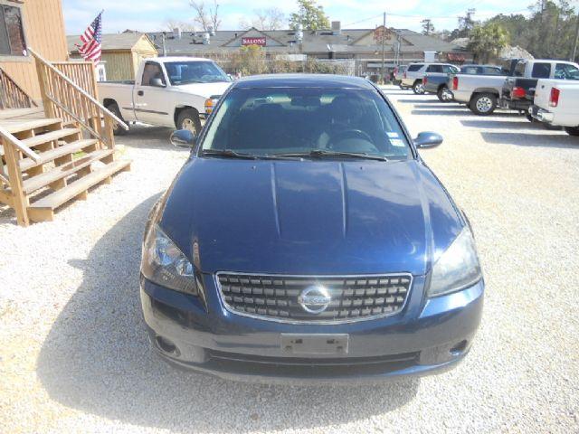 Nissan Altima Pickupslt Quad Cab SWB 4WD 4x4 Truck Sedan