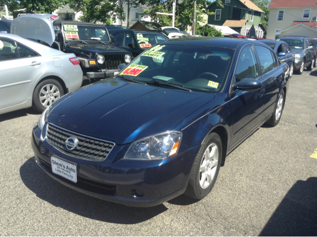 Nissan Altima Pickupslt Quad Cab SWB 4WD 4x4 Truck Sedan