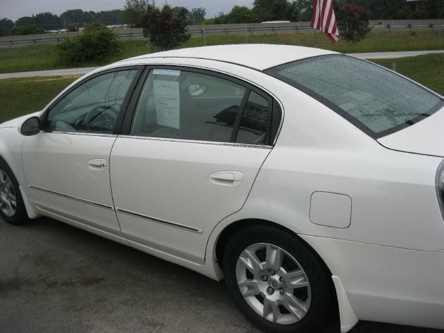 Nissan Altima Pickupslt Quad Cab SWB 4WD 4x4 Truck Sedan