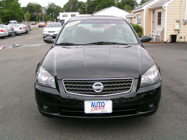 Nissan Altima Pickupslt Quad Cab SWB 4WD 4x4 Truck Sedan