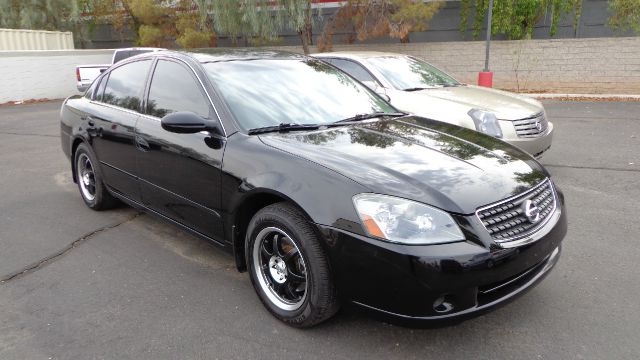 Nissan Altima Pickupslt Quad Cab SWB 4WD 4x4 Truck Sedan