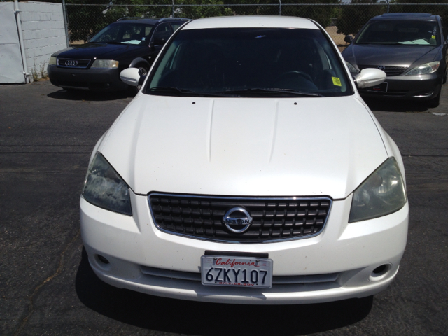 Nissan Altima Pickupslt Quad Cab SWB 4WD 4x4 Truck Sedan