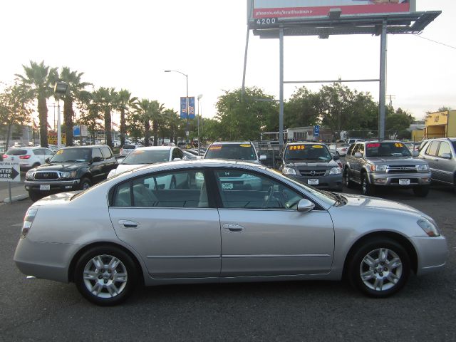 Nissan Altima Pickupslt Quad Cab SWB 4WD 4x4 Truck Sedan