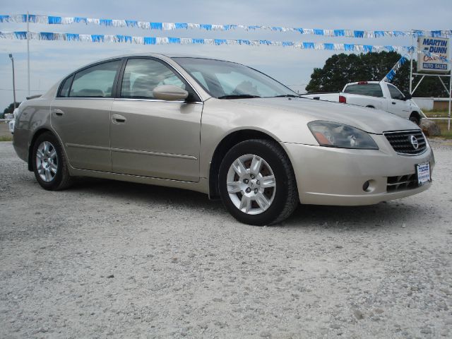 Nissan Altima Pickupslt Quad Cab SWB 4WD 4x4 Truck Sedan