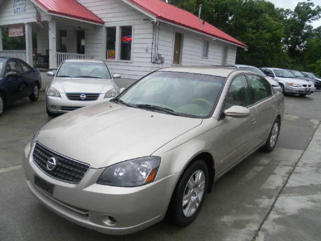 Nissan Altima Pickupslt Quad Cab SWB 4WD 4x4 Truck Sedan