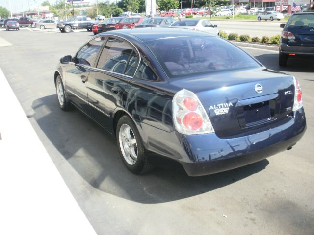 Nissan Altima Pickupslt Quad Cab SWB 4WD 4x4 Truck Sedan