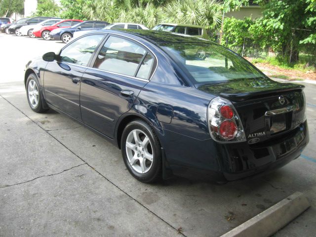 Nissan Altima Pickupslt Quad Cab SWB 4WD 4x4 Truck Sedan