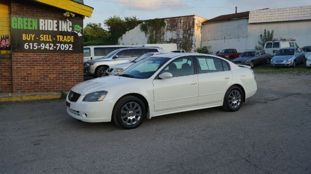 Nissan Altima Pickupslt Quad Cab SWB 4WD 4x4 Truck Sedan