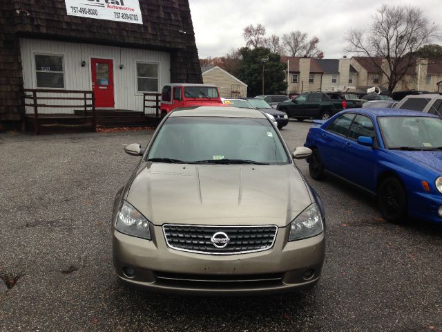 Nissan Altima Pickupslt Quad Cab SWB 4WD 4x4 Truck Sedan