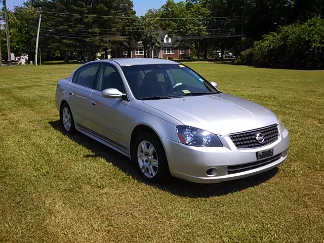 Nissan Altima Pickupslt Quad Cab SWB 4WD 4x4 Truck Sedan