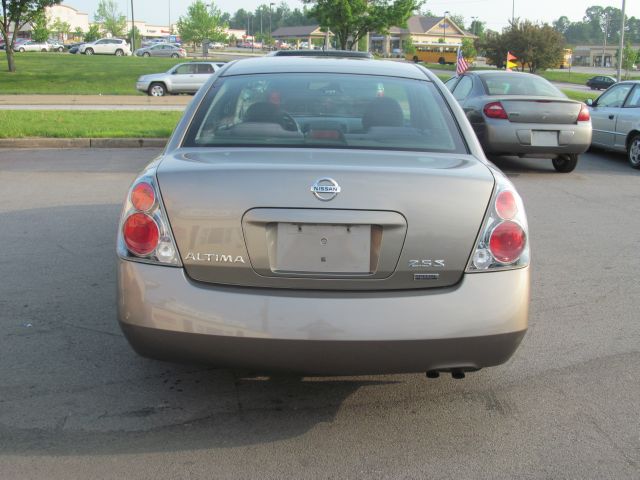 Nissan Altima Pickupslt Quad Cab SWB 4WD 4x4 Truck Sedan