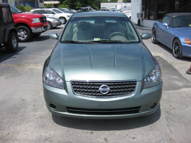 Nissan Altima Pickupslt Quad Cab SWB 4WD 4x4 Truck Sedan