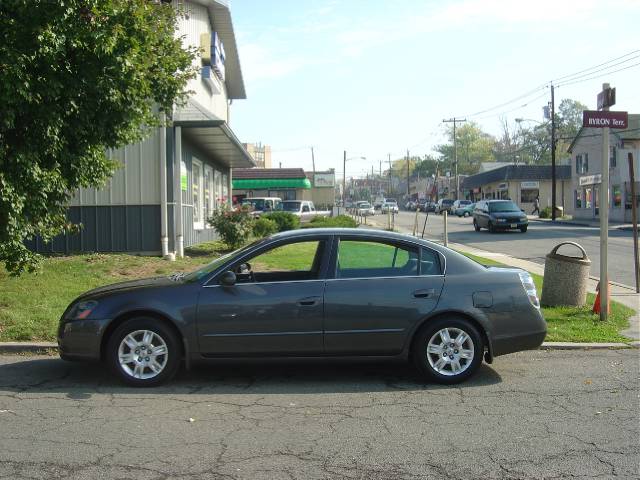 Nissan Altima Base Sedan