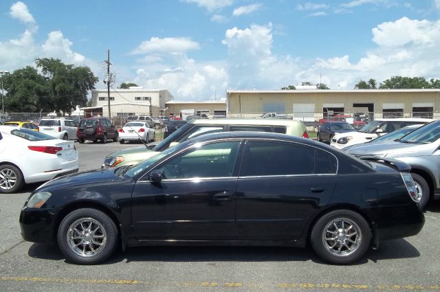 Nissan Altima Pickupslt Quad Cab SWB 4WD 4x4 Truck Sedan