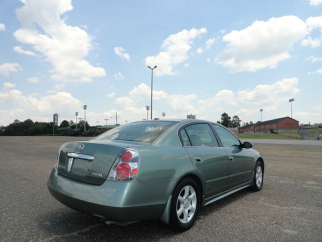 Nissan Altima Pickupslt Quad Cab SWB 4WD 4x4 Truck Sedan