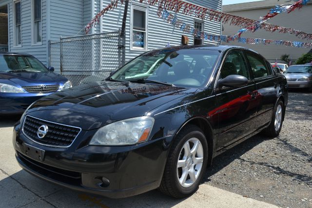 Nissan Altima Pickupslt Quad Cab SWB 4WD 4x4 Truck Sedan