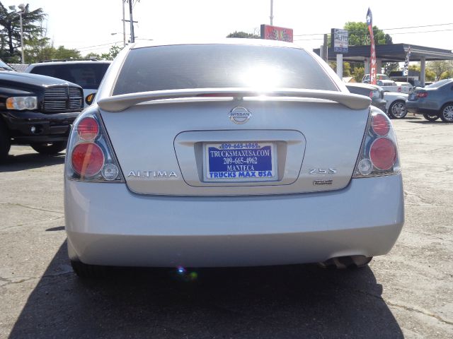 Nissan Altima Pickupslt Quad Cab SWB 4WD 4x4 Truck Sedan