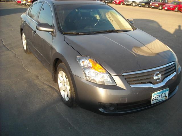 Nissan Altima Pickupslt Quad Cab SWB 4WD 4x4 Truck Sedan