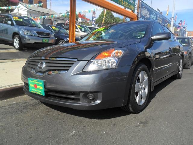 Nissan Altima 4WD Crew Cab 140.5 Laramie Sedan