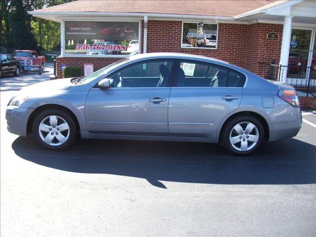 Nissan Altima Pickupslt Quad Cab SWB 4WD 4x4 Truck Sedan