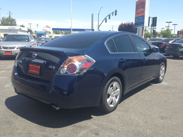 Nissan Altima Pickupslt Quad Cab SWB 4WD 4x4 Truck Sedan