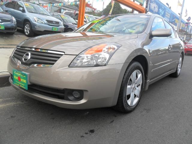 Nissan Altima Crew-short-ltz-nav-6.6l Diesel-4wd-1 Owner Sedan