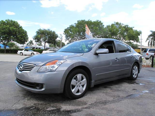 Nissan Altima Pickupslt Quad Cab SWB 4WD 4x4 Truck Sedan