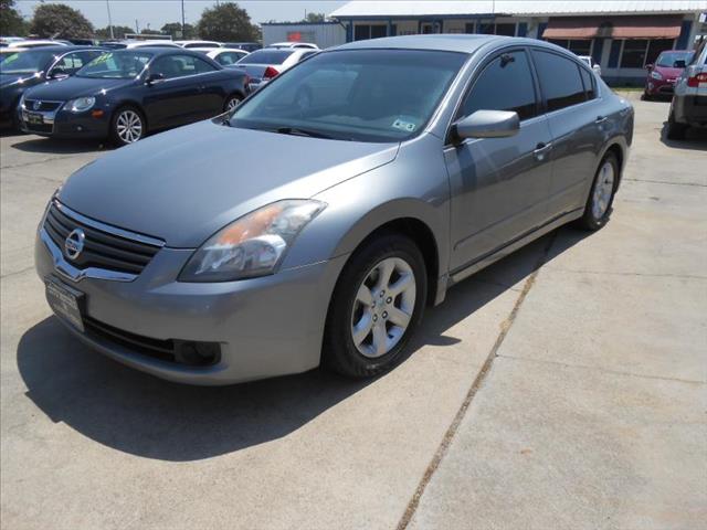 Nissan Altima LT 1500 HD 4x4 Sedan