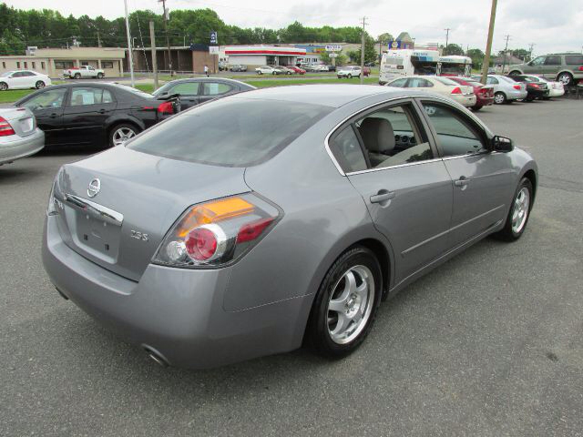 Nissan Altima Pickupslt Quad Cab SWB 4WD 4x4 Truck Sedan