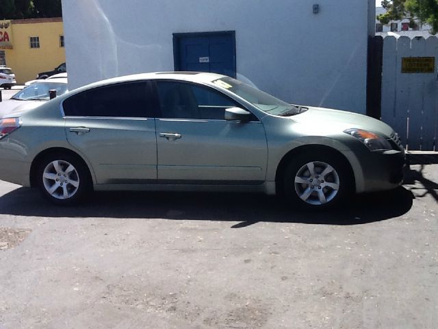 Nissan Altima Pickupslt Quad Cab SWB 4WD 4x4 Truck Sedan