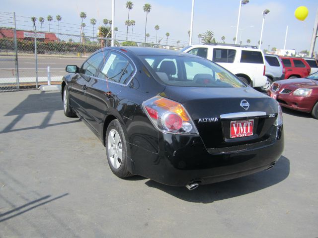 Nissan Altima Pickupslt Quad Cab SWB 4WD 4x4 Truck Sedan