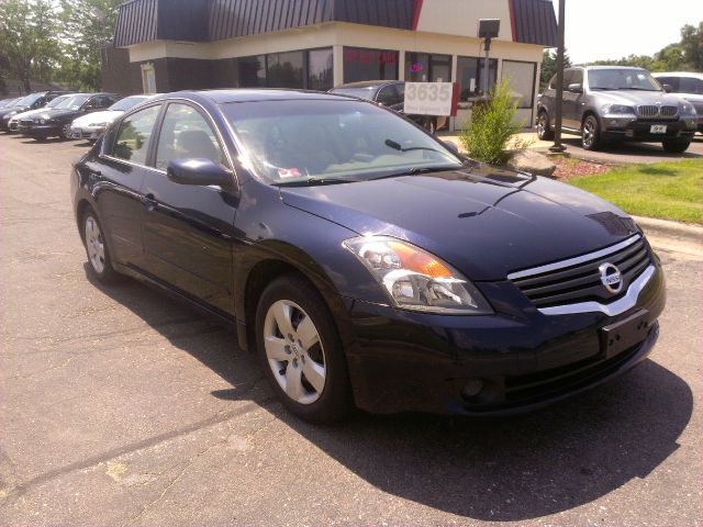 Nissan Altima Pickupslt Quad Cab SWB 4WD 4x4 Truck Sedan