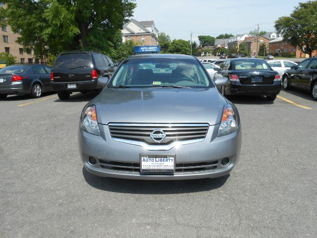 Nissan Altima Pickupslt Quad Cab SWB 4WD 4x4 Truck Sedan