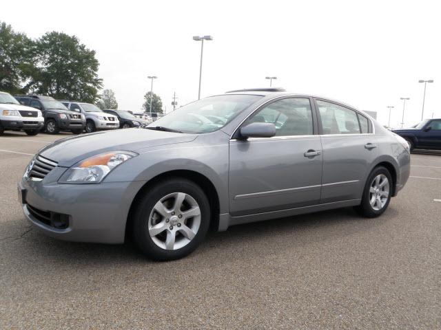 Nissan Altima SLT Quad Cab 2WD Sedan