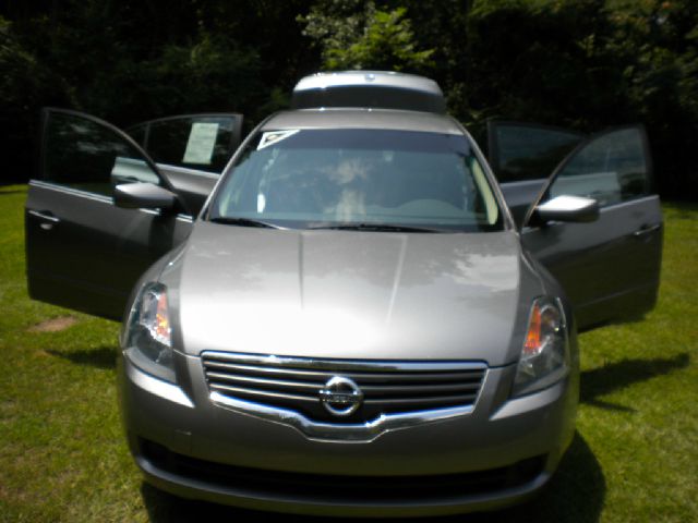 Nissan Altima Pickupslt Quad Cab SWB 4WD 4x4 Truck Sedan