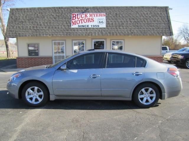 Nissan Altima Ext Cab-no Bed Sedan