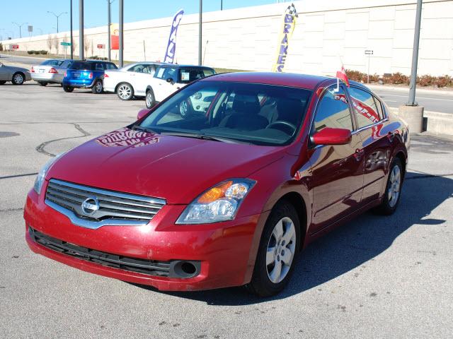 Nissan Altima Pickupslt Quad Cab SWB 4WD 4x4 Truck Sedan