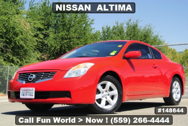 Nissan Altima 1500 Van Coupe