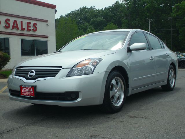 Nissan Altima Pickupslt Quad Cab SWB 4WD 4x4 Truck Sedan