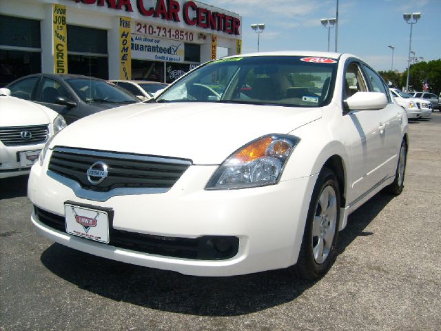 Nissan Altima Pickupslt Quad Cab SWB 4WD 4x4 Truck Sedan