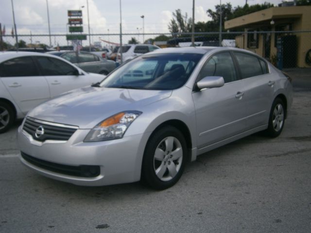 Nissan Altima Pickupslt Quad Cab SWB 4WD 4x4 Truck Sedan