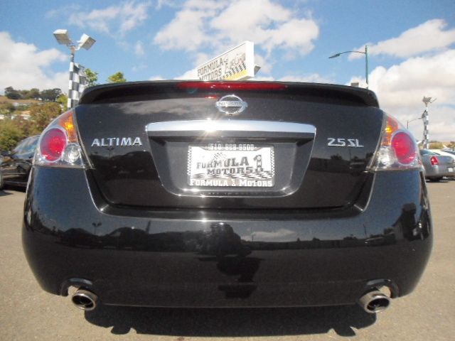 Nissan Altima SLT Quad Cab 2WD Sedan