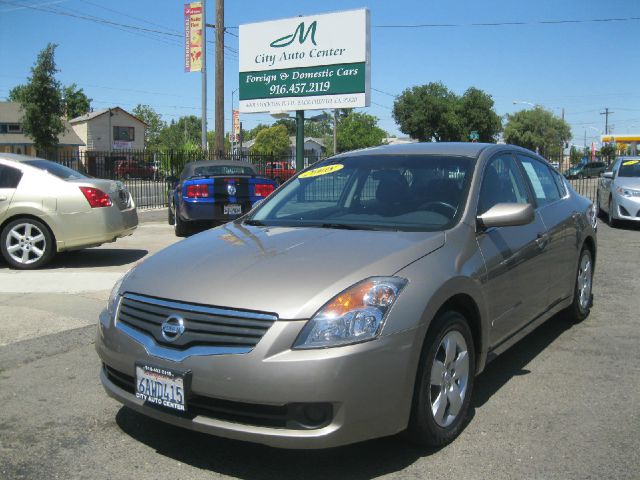 Nissan Altima Pickupslt Quad Cab SWB 4WD 4x4 Truck Sedan