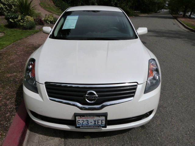 Nissan Altima Pickupslt Quad Cab SWB 4WD 4x4 Truck Sedan