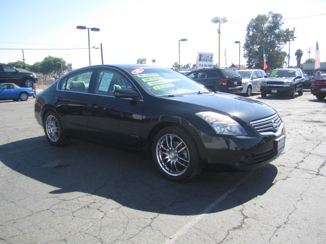 Nissan Altima Pickupslt Quad Cab SWB 4WD 4x4 Truck Sedan