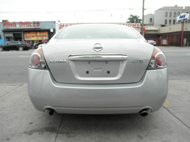 Nissan Altima SLT Quad Cab 2WD Sedan