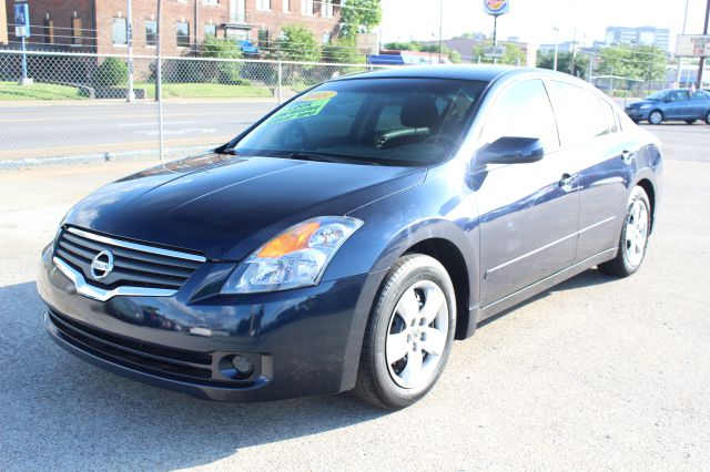 Nissan Altima Pickupslt Quad Cab SWB 4WD 4x4 Truck Sedan