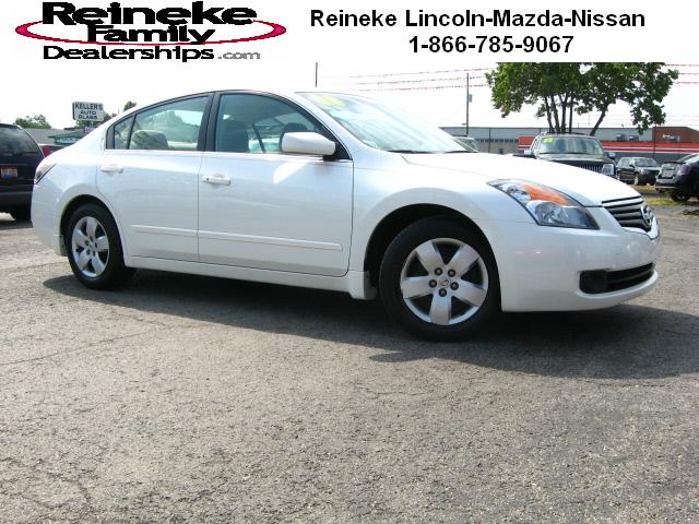 Nissan Altima Pickupslt Quad Cab SWB 4WD 4x4 Truck Sedan