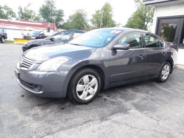 Nissan Altima 2WD Crew Cab 140.5 Laramie Sedan