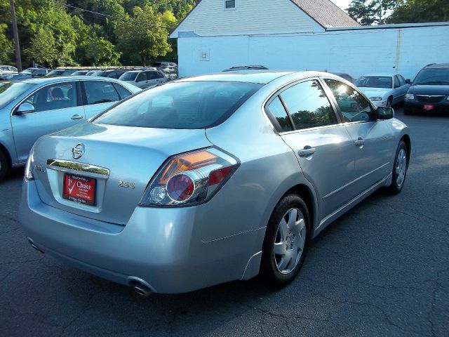 Nissan Altima Pickupslt Quad Cab SWB 4WD 4x4 Truck Sedan